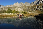 Foto di gruppo sulle rive del Rio Buscagna : Il Cervandone ci guarda....